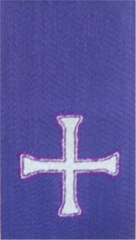 Das Antependium in Violett an der Kanzel Version 2